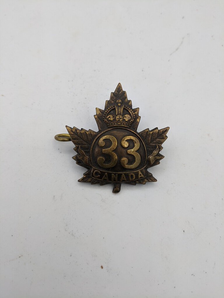 W W 1 Canadian Military cap badge