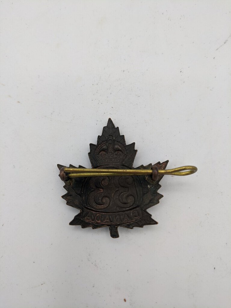 W W 1 Canadian Military cap badge
