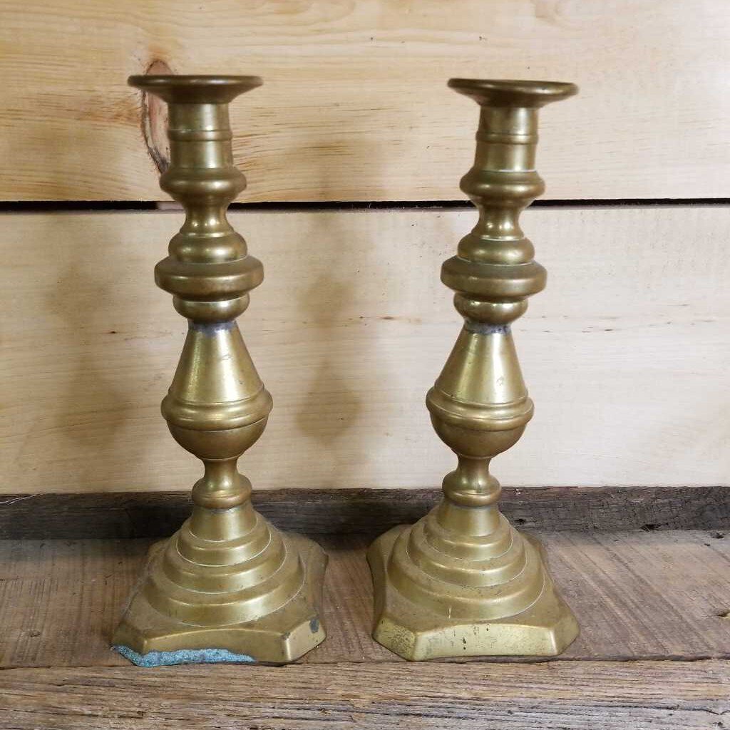 Brass candlesticks (pr) (JH49)