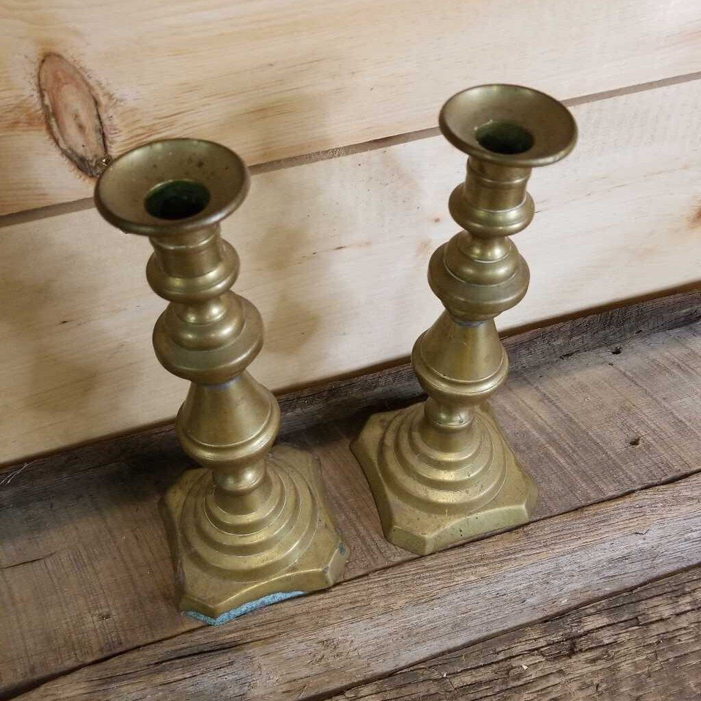 Brass candlesticks (pr) (JH49)