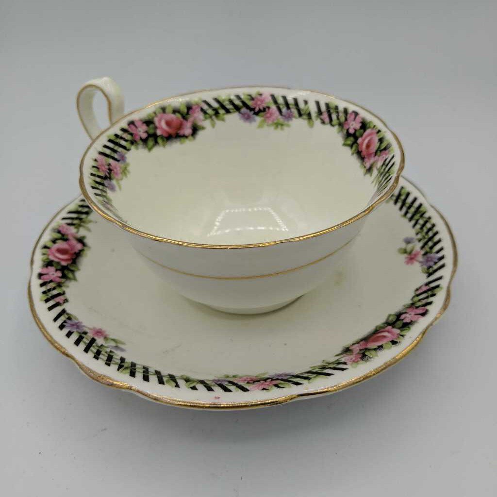 Aynsley Cup & Saucer (LIND)