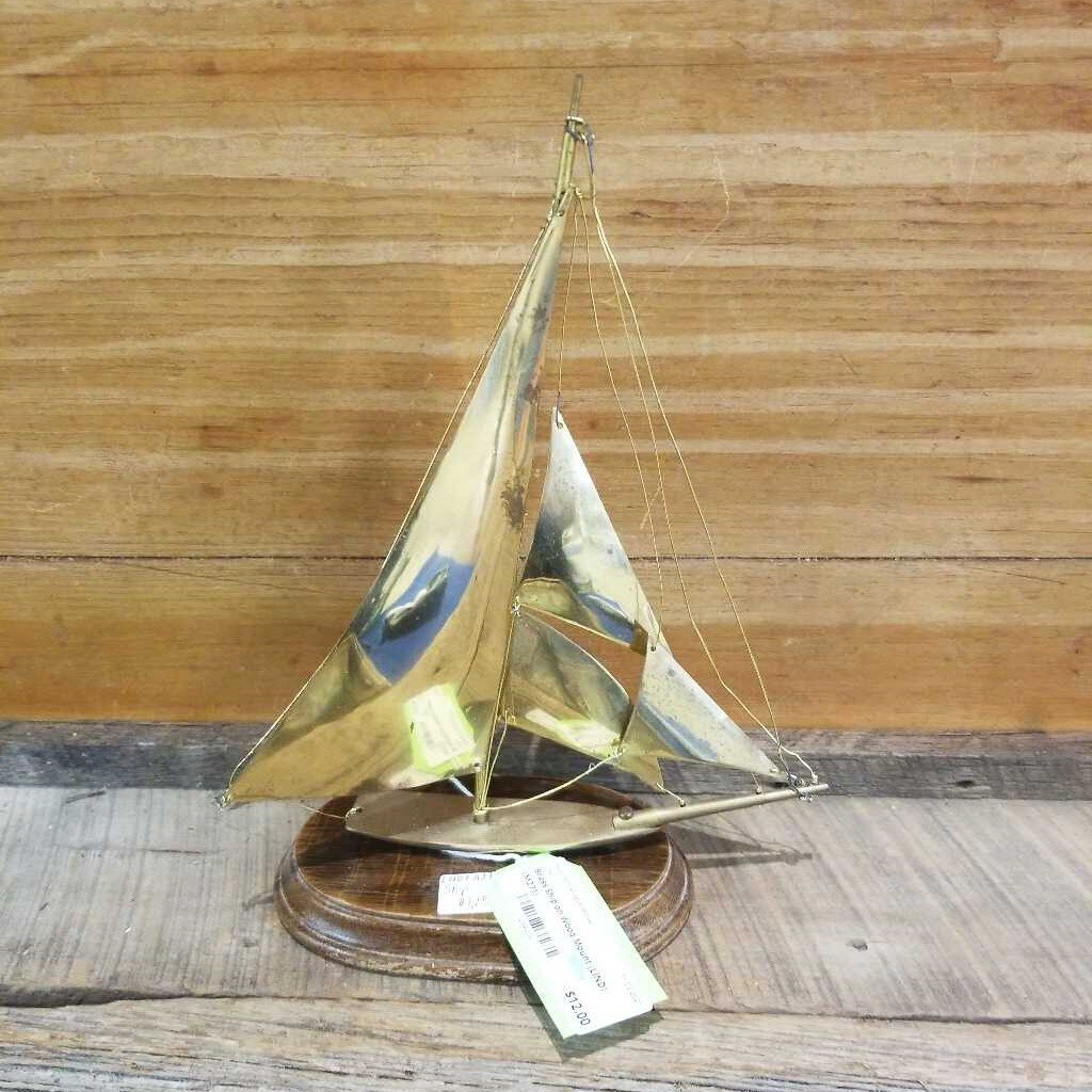 Brass Ship on Wood Mount (LIND) (M271)