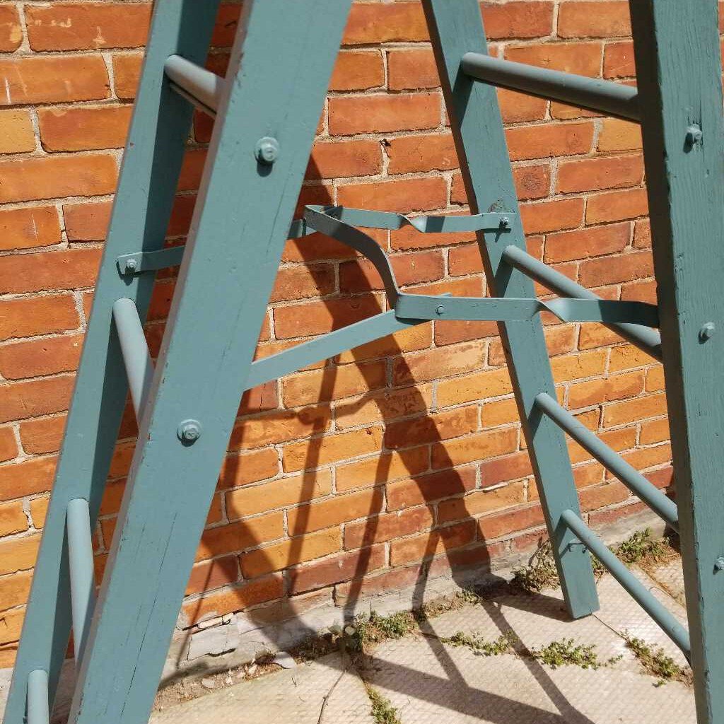 Wooden Step Ladder (JAS)