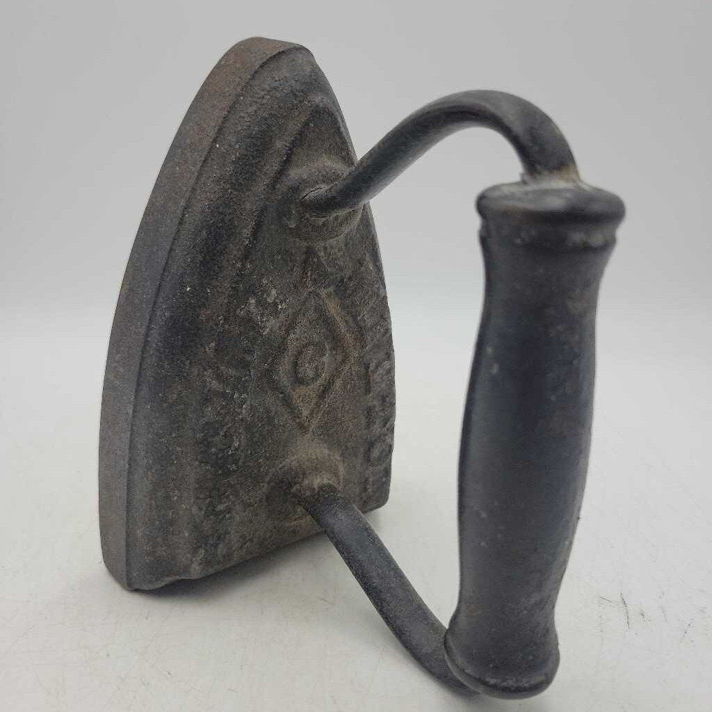 Antique Cast Iron Sad Iron (SR)