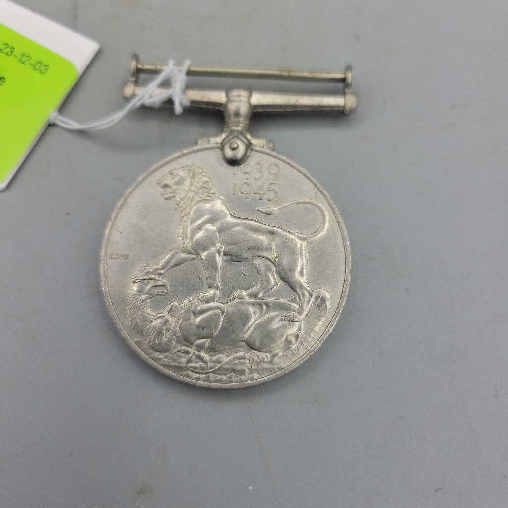 WW2 1939-1945 Service Medal (JL) war memorabilia