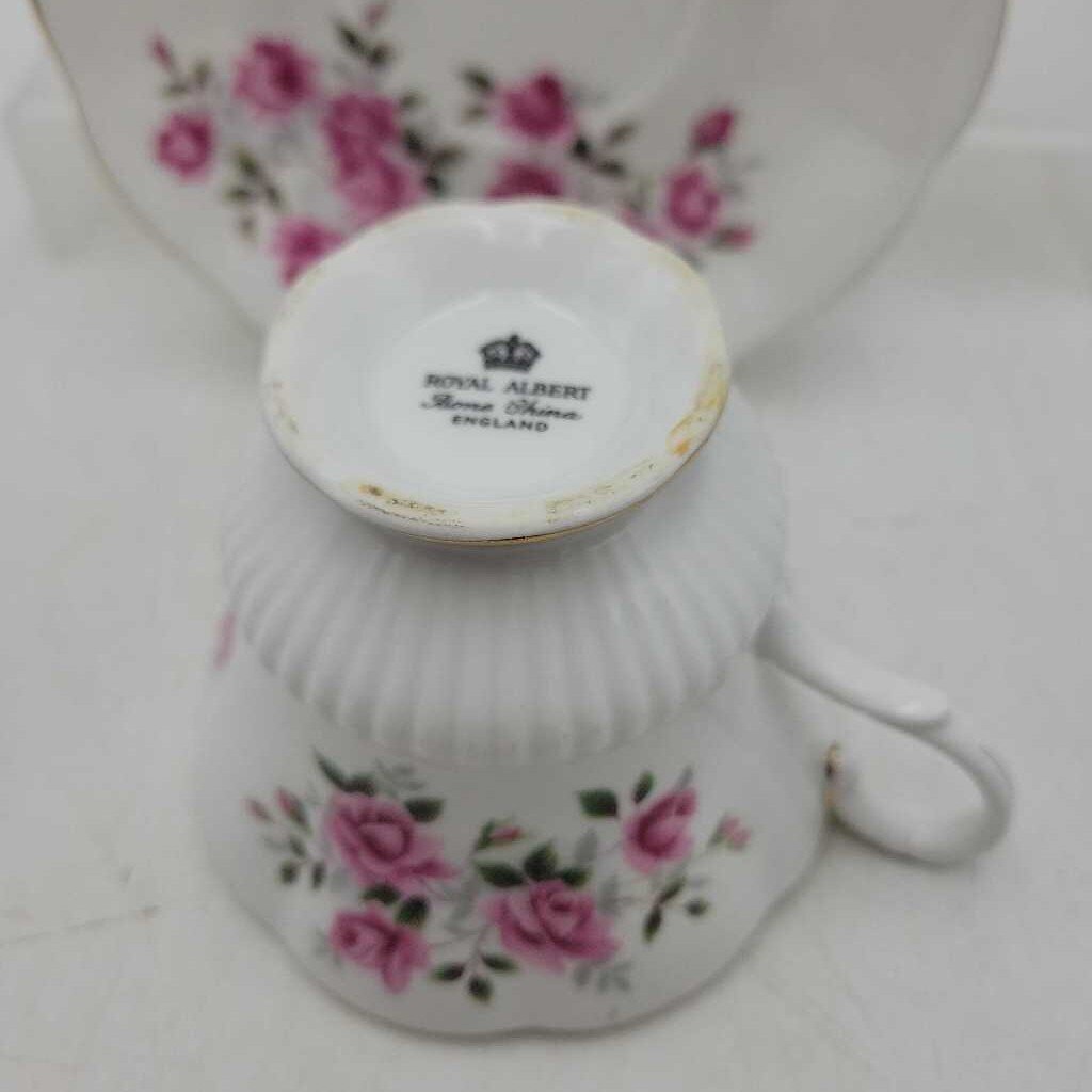 Royal Albert Mother cup and saucer (LIND) P1391