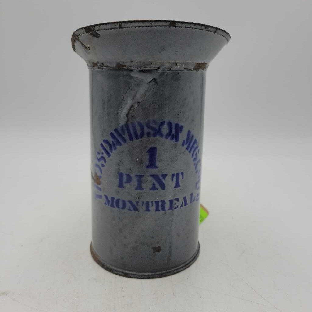 5.5" "Thos Davidson Mfg. Co. Ltd., Montreal" 1 Pint Enamelware Can (SAL)