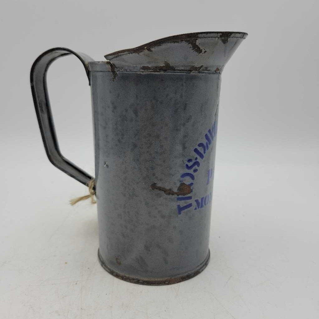 5.5" "Thos Davidson Mfg. Co. Ltd., Montreal" 1 Pint Enamelware Can (SAL)