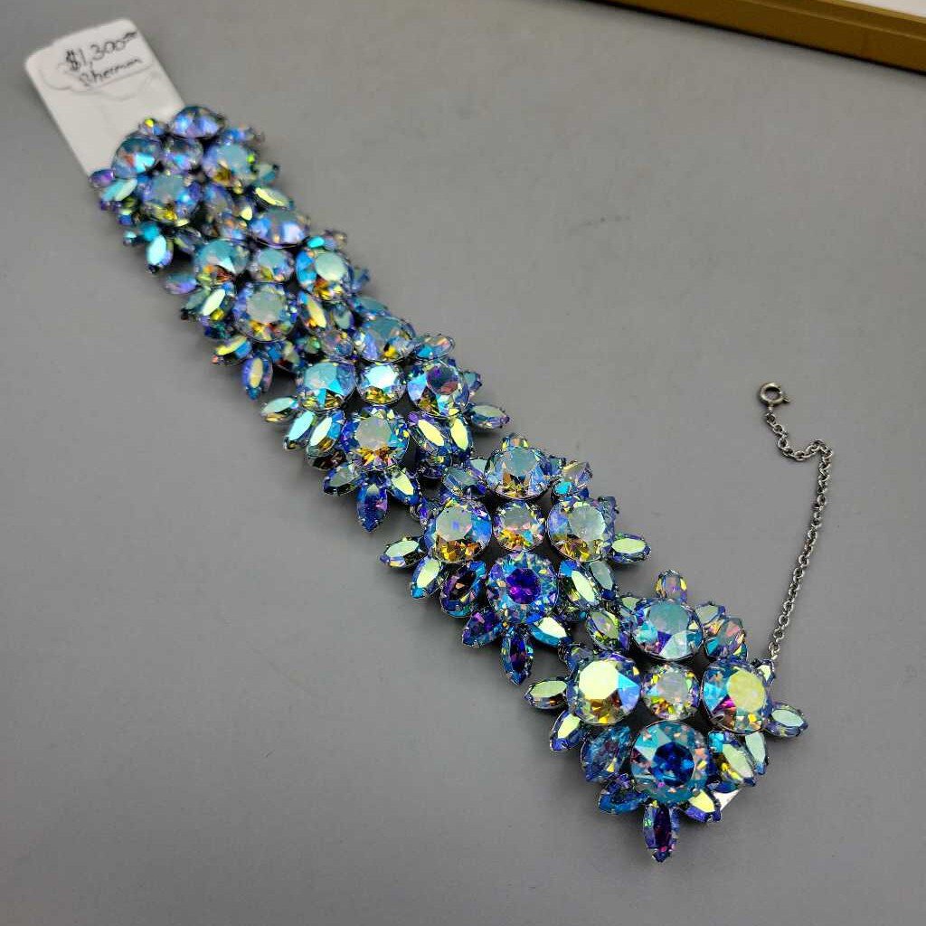 Sherman, blue iridescent bracelet p1736 (LIND)