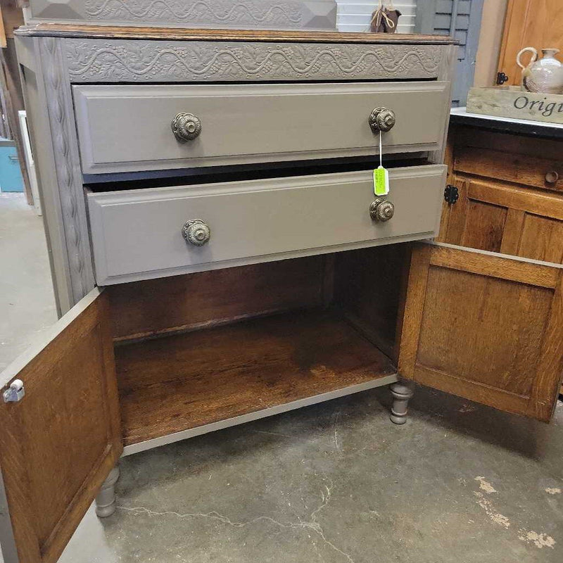 Vintage Oak Dresser (YVO) (404)