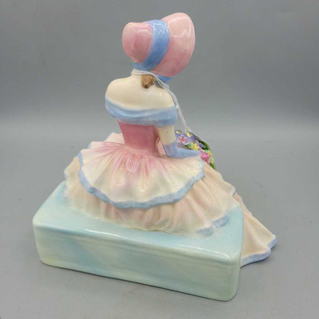 Royal Doulton "Day Dreams" HN 1731 (DEB)