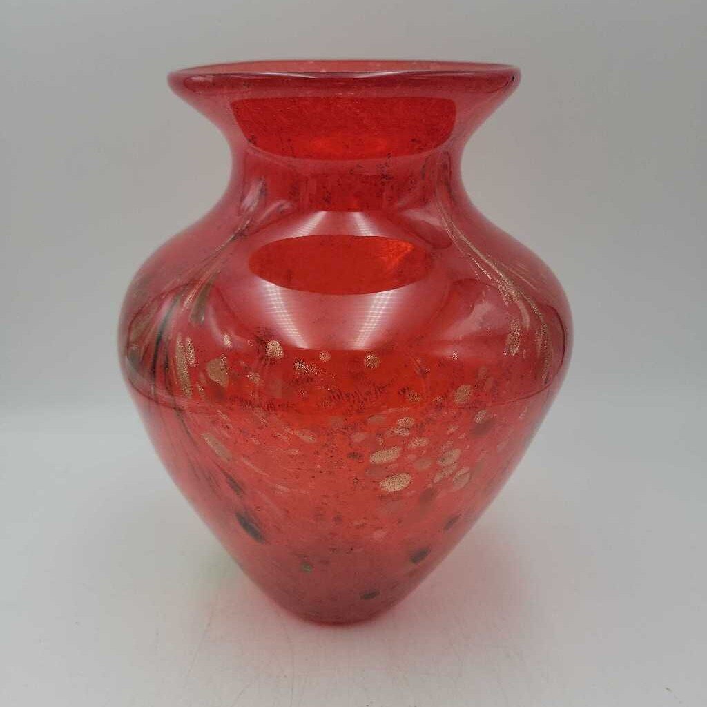 Red glass art vase (LIND)