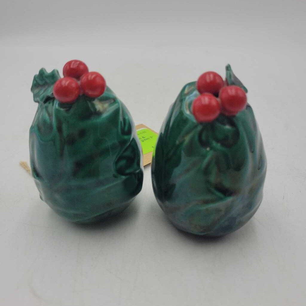 Vintage Holly Salt & Pepper Shakers (0186)