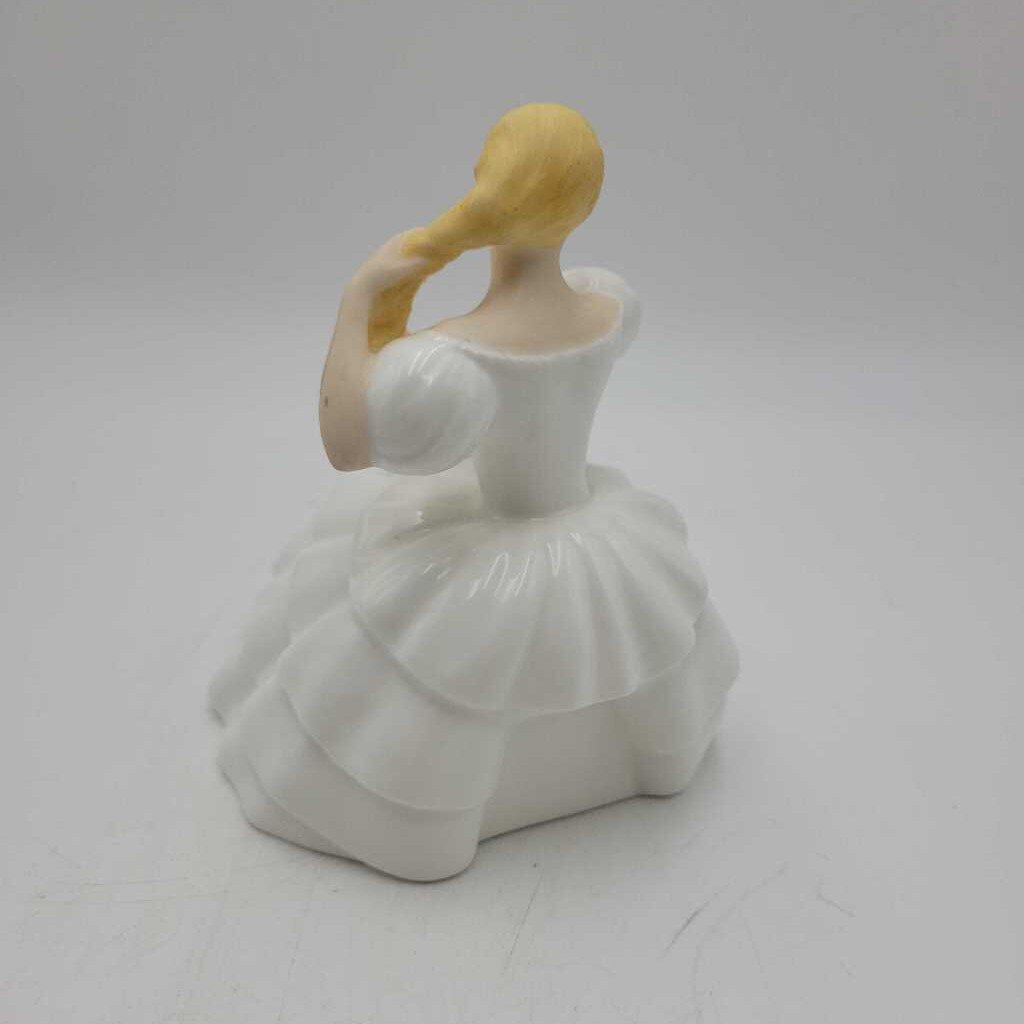 Royal Doulton"Jean" (YVO) (501) HN2710