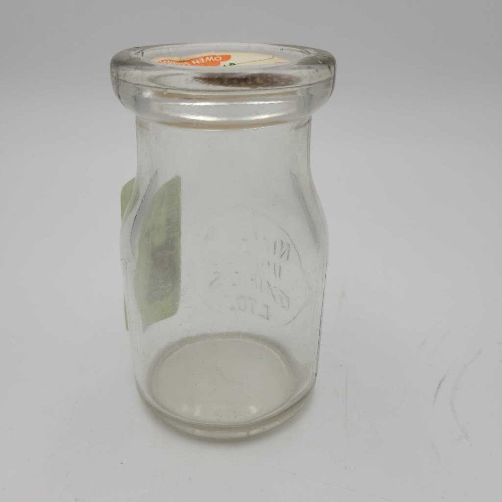 Quarter Pint Milk Bottle United Dairy Niagara (JEF)