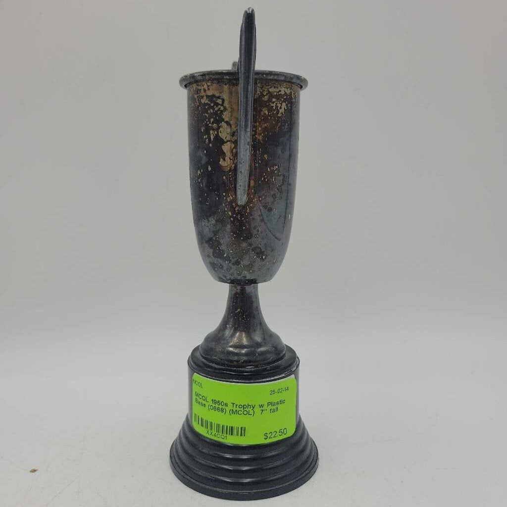 1950s Trophy w Plastic Base (0668) (MCOL)