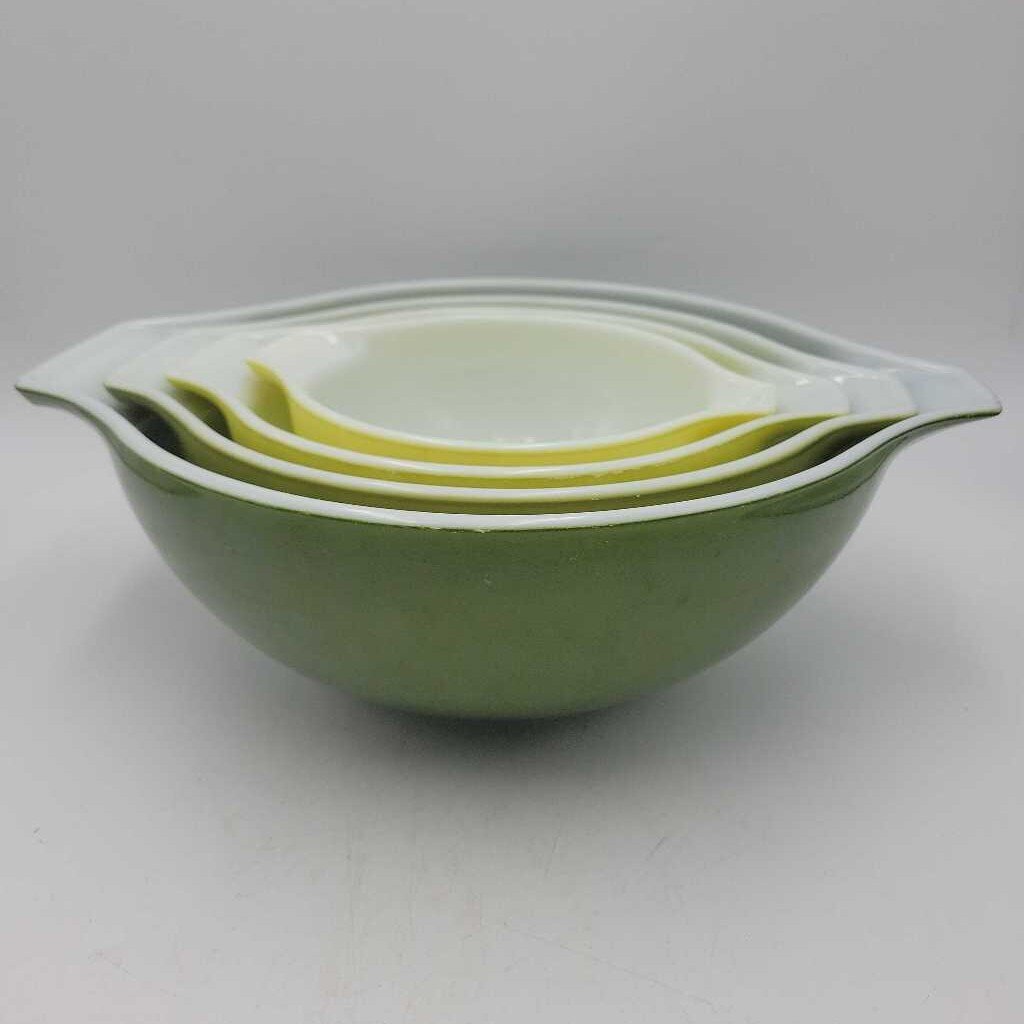 Set of 4 1960s Pyrex Cinderella Nesting Bowls (0721)