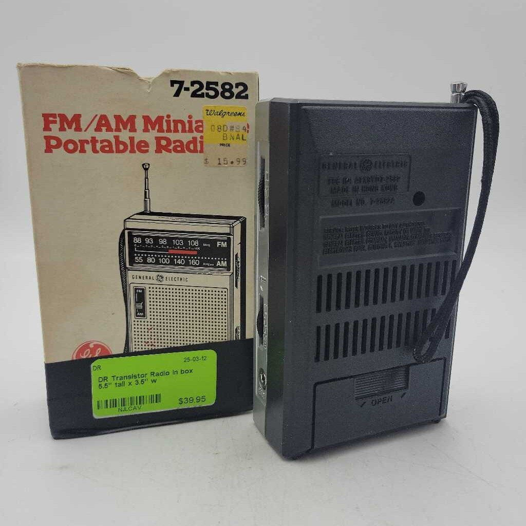 Transistor Radio in box (DR)