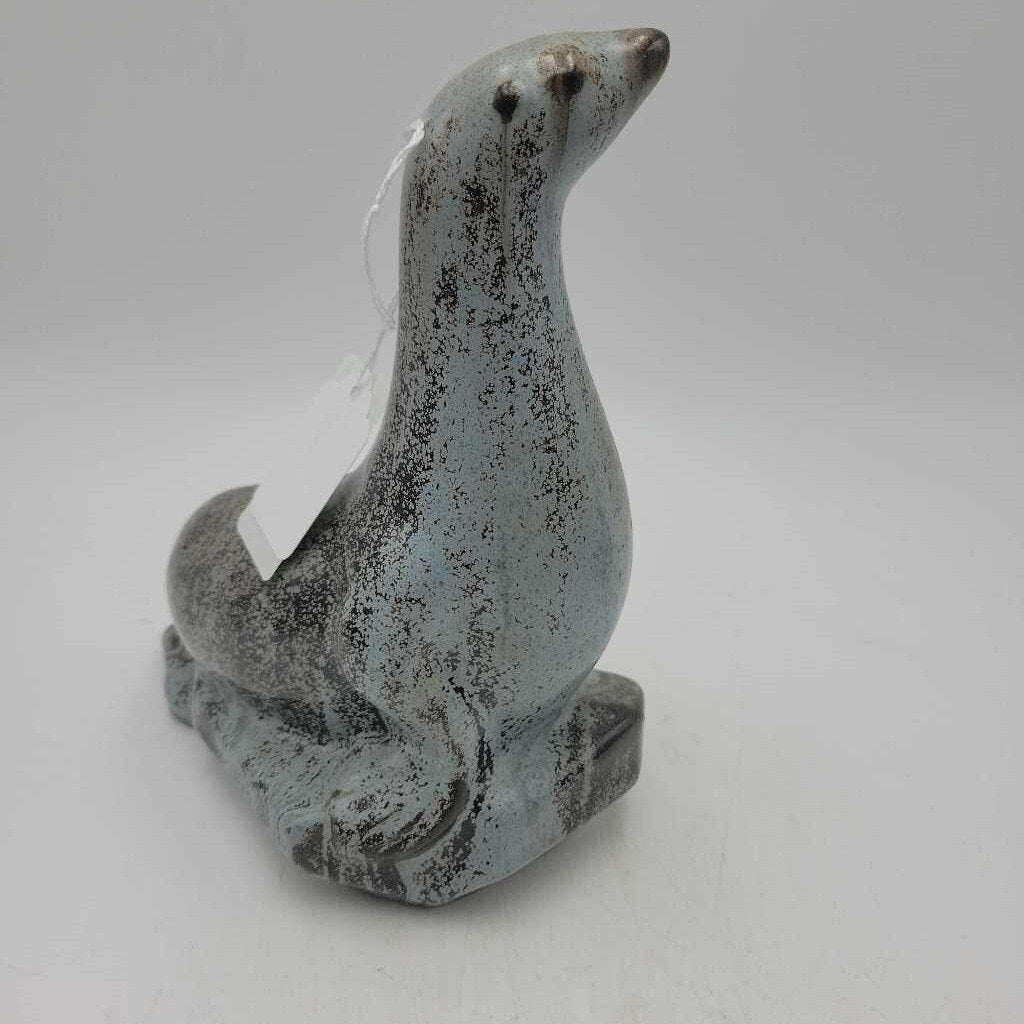 Blue Mountain Pottery Seal (DEB)