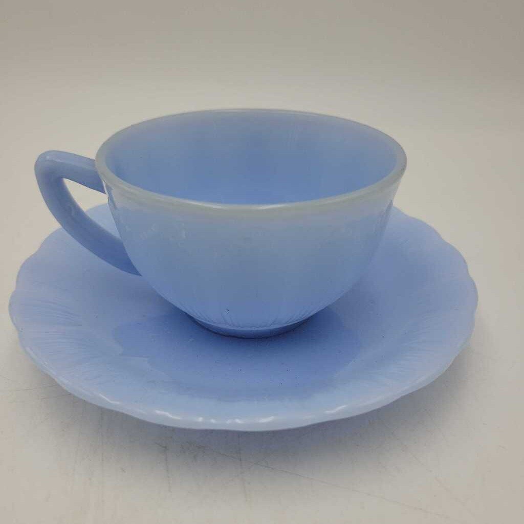 Pyrex delphite cup & saucer(LIND) P2844