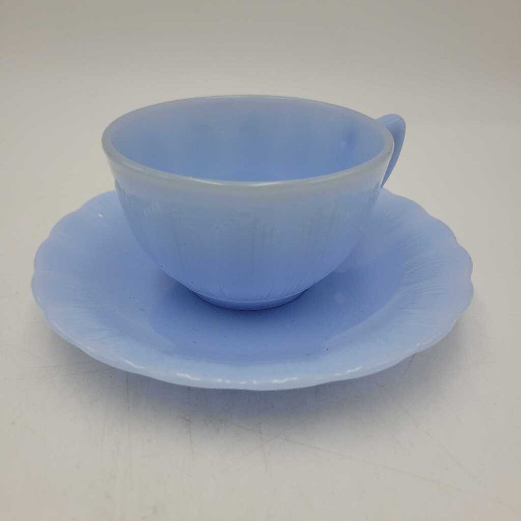 Pyrex delphite cup & saucer(LIND) P2844