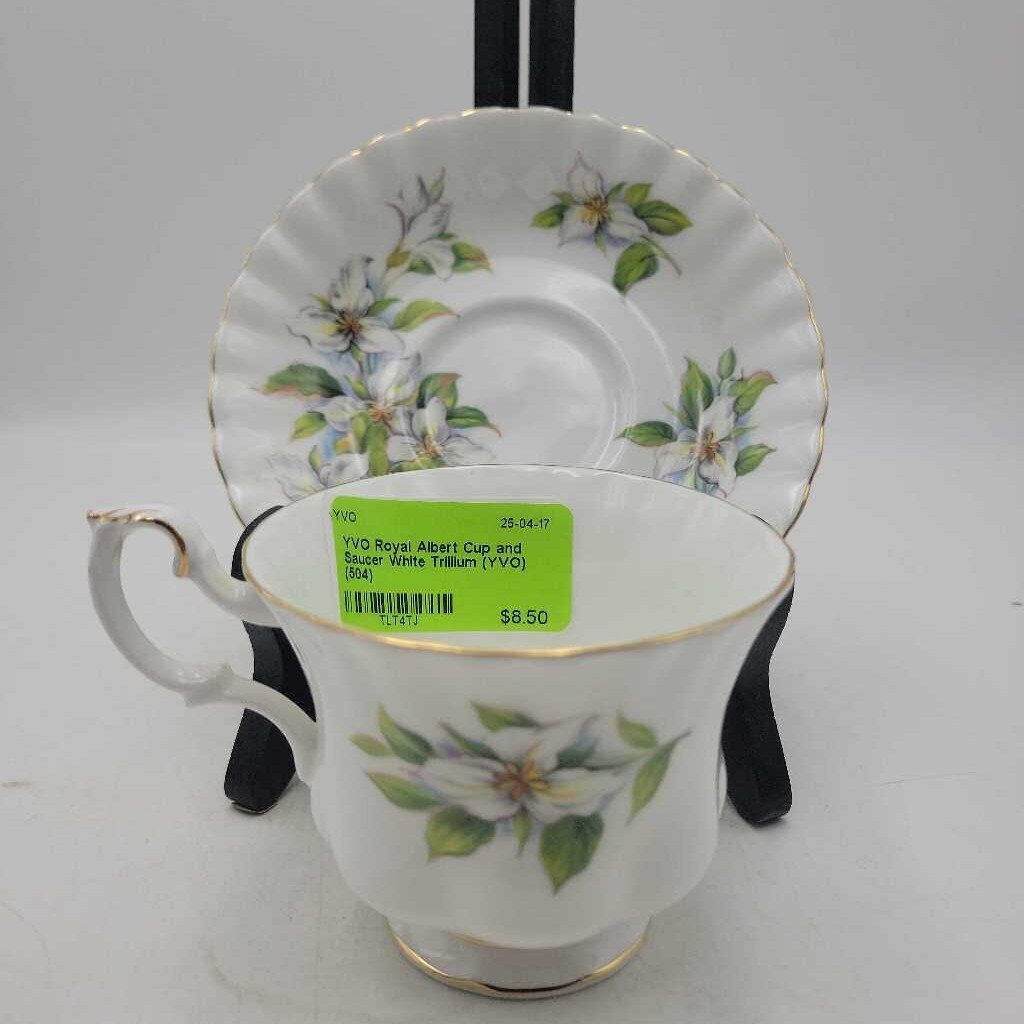 Royal Albert Cup and Saucer White Trillium (YVO) (504)