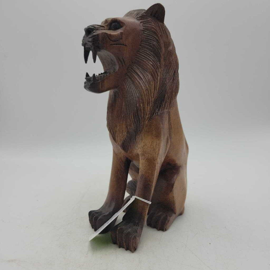Carved Wooden Lion (JL)