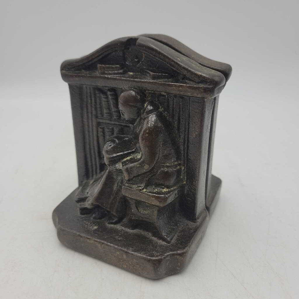 Reader book ends (LIND)