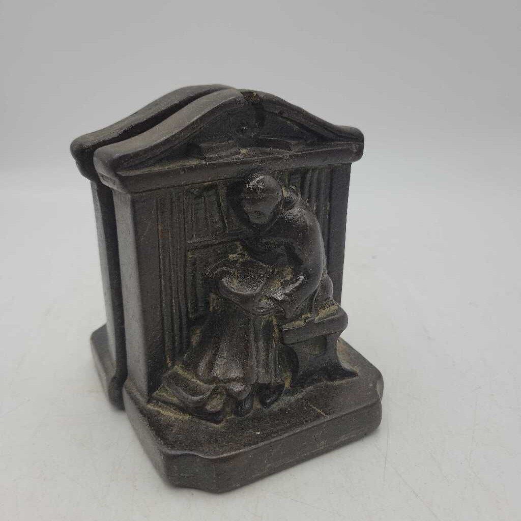 Reader book ends (LIND)