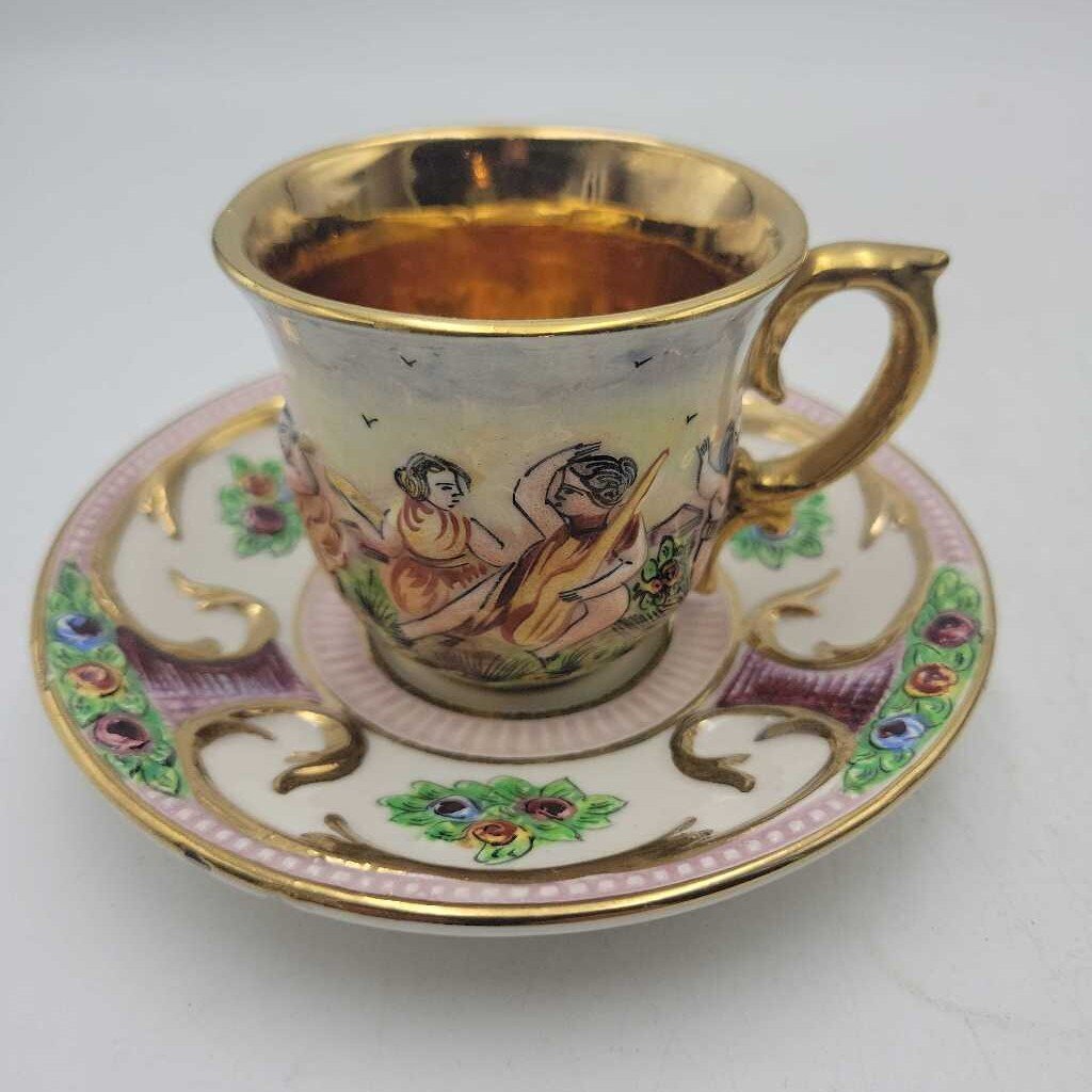 Capodimonte Cup & Saucer / Demitasse w. Cherubs made in Italy
