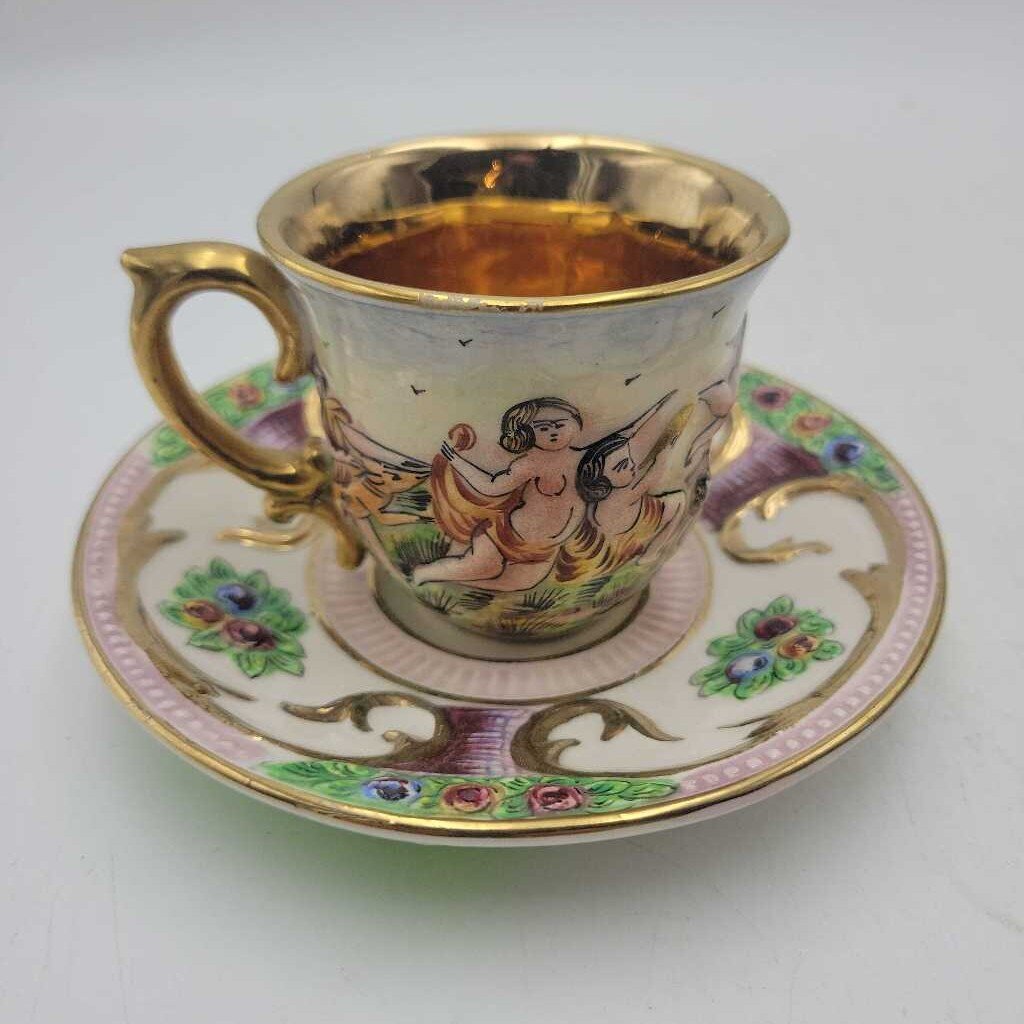 Capodimonte Cup & Saucer / Demitasse w. Cherubs made in Italy