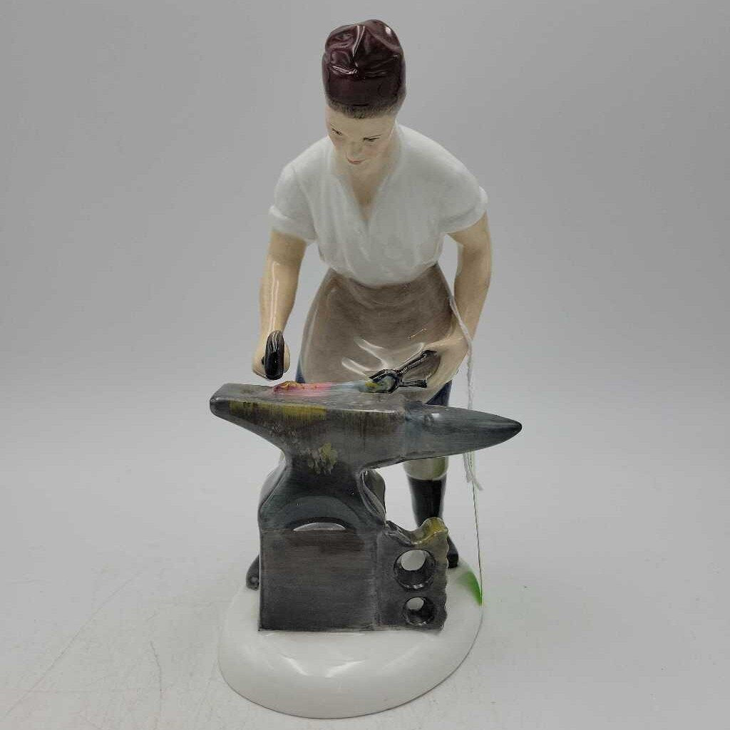 Royal Doulton "The Blacksmith of Williamsburg" HN 2240 0235