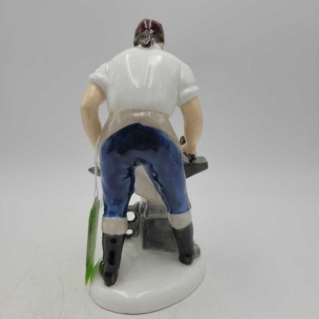 Royal Doulton "The Blacksmith of Williamsburg" HN 2240 0235
