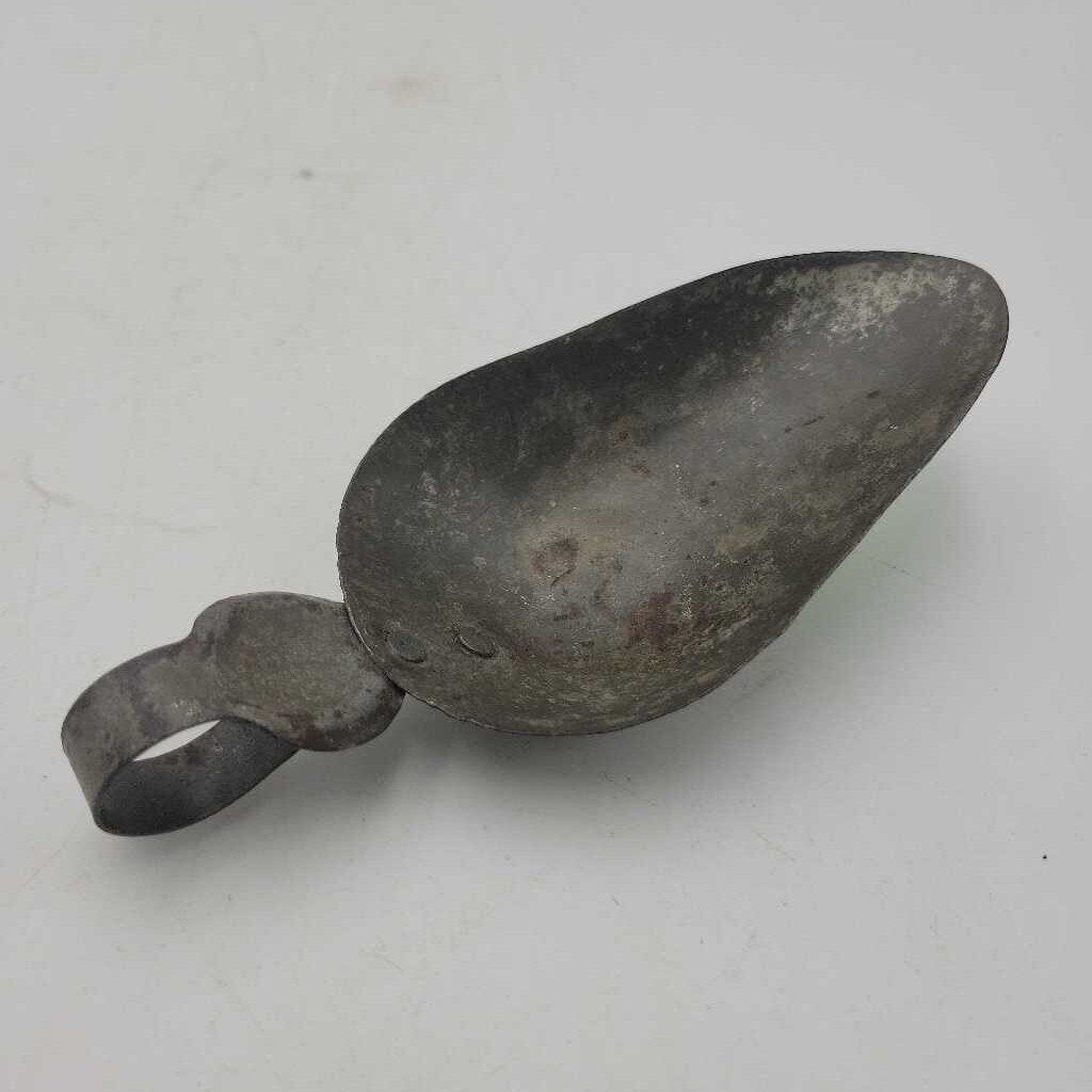 Vintage Tin Scoop w. Thumb rest Handle, Nicely Aged (TWS)