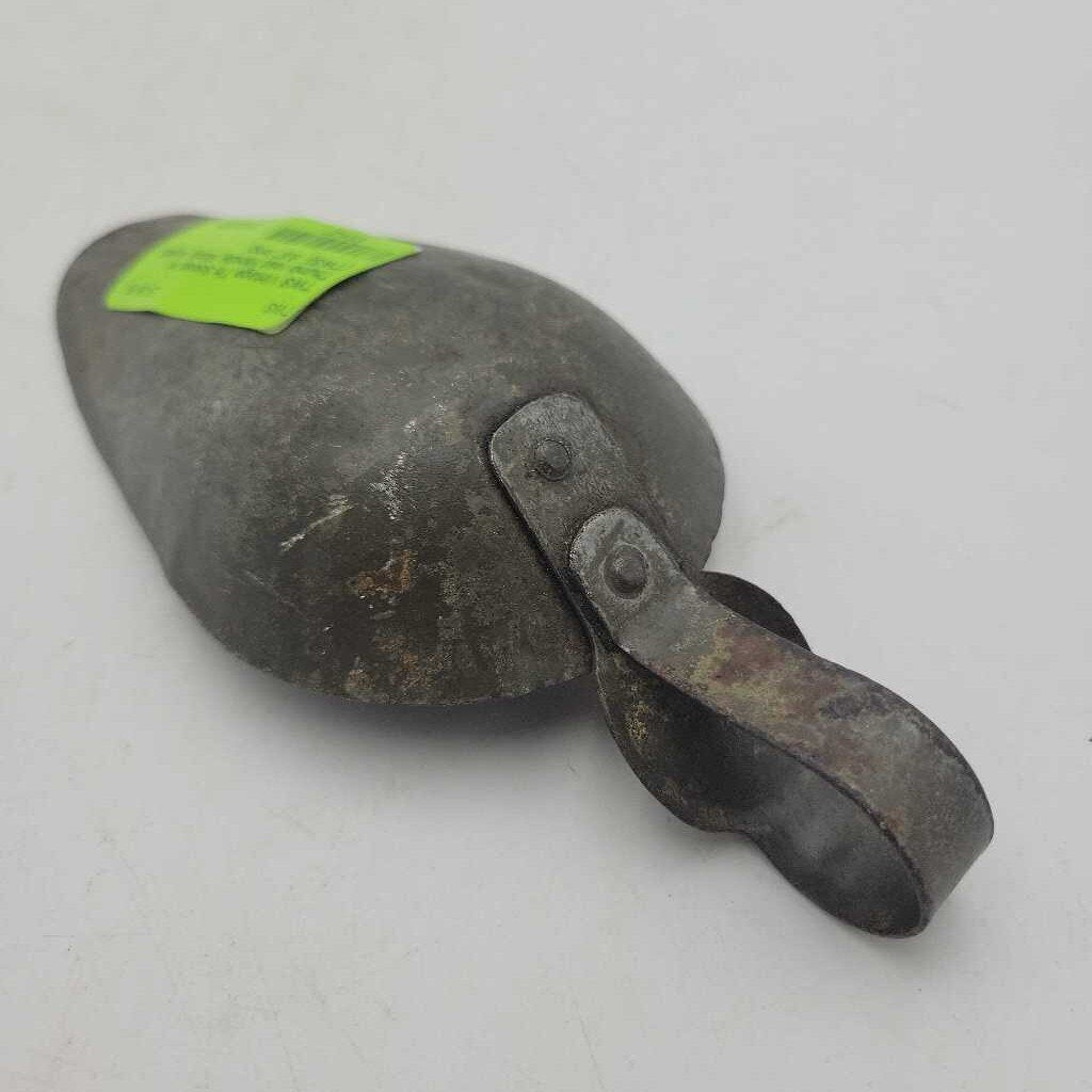 Vintage Tin Scoop w. Thumb rest Handle, Nicely Aged (TWS)
