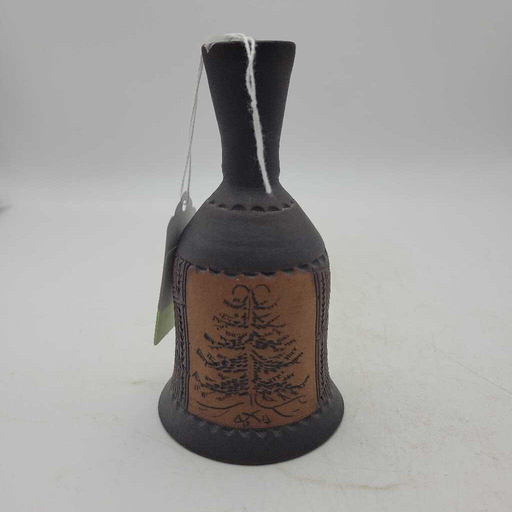 Kanyengeh Six Nations Pottery Bell 1980 (DEB)