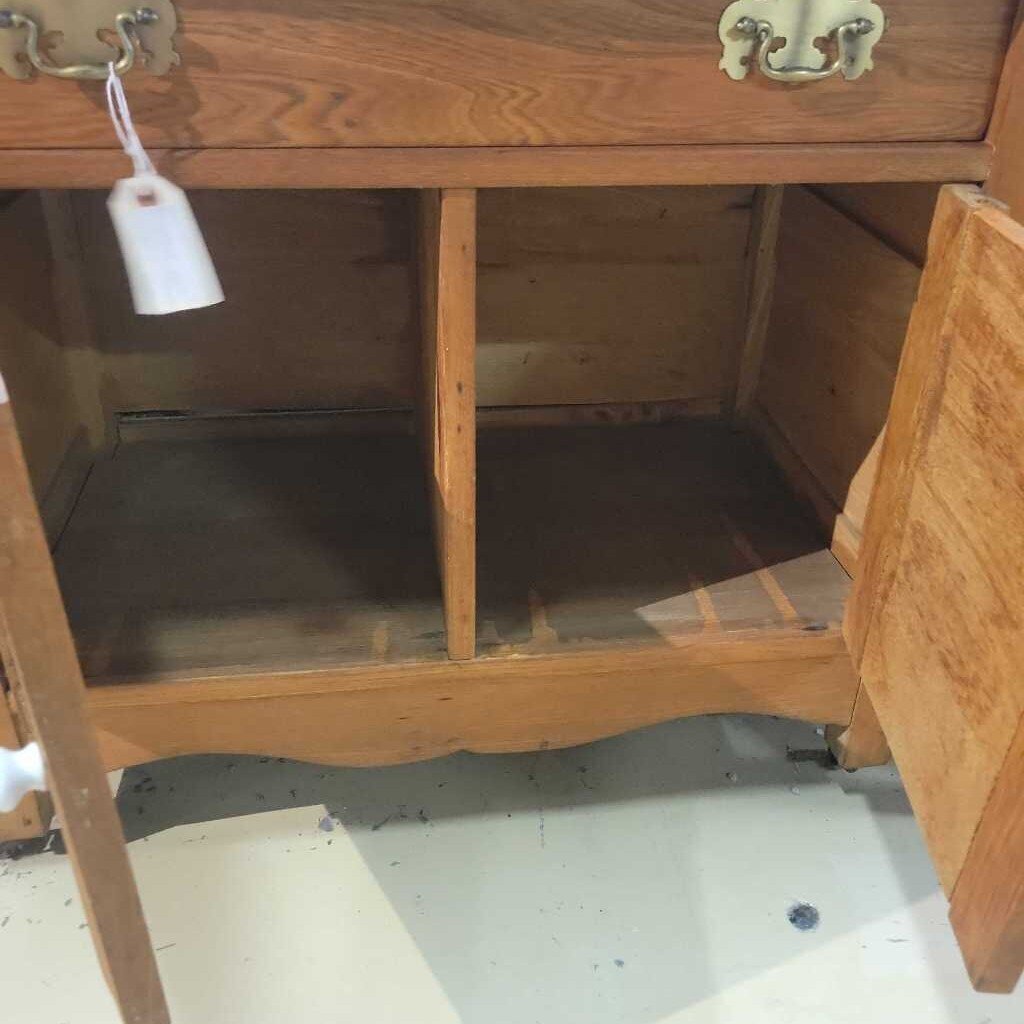 Vintage Washstand (GEC)
