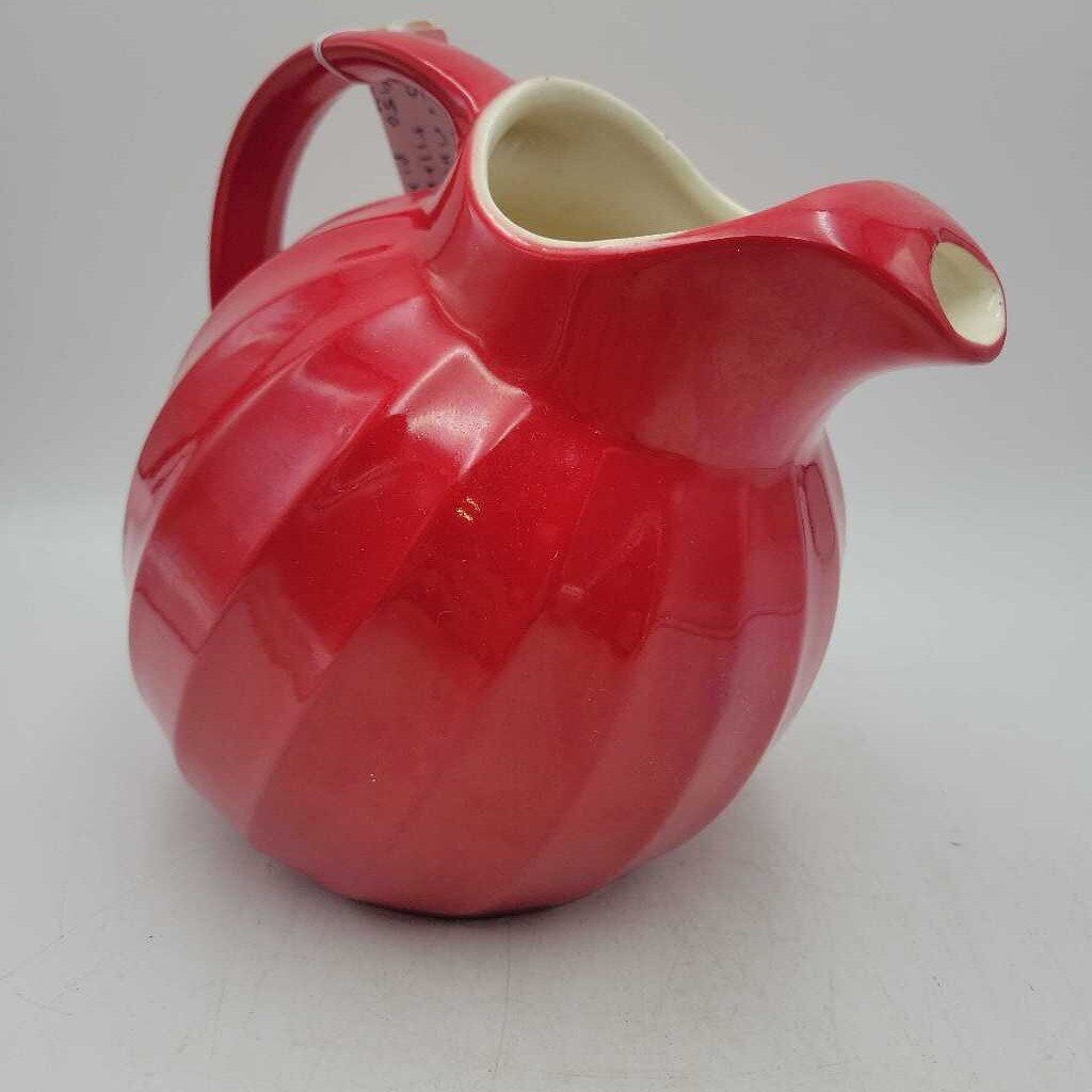Red ribbed tilted ball pitcher (JL)