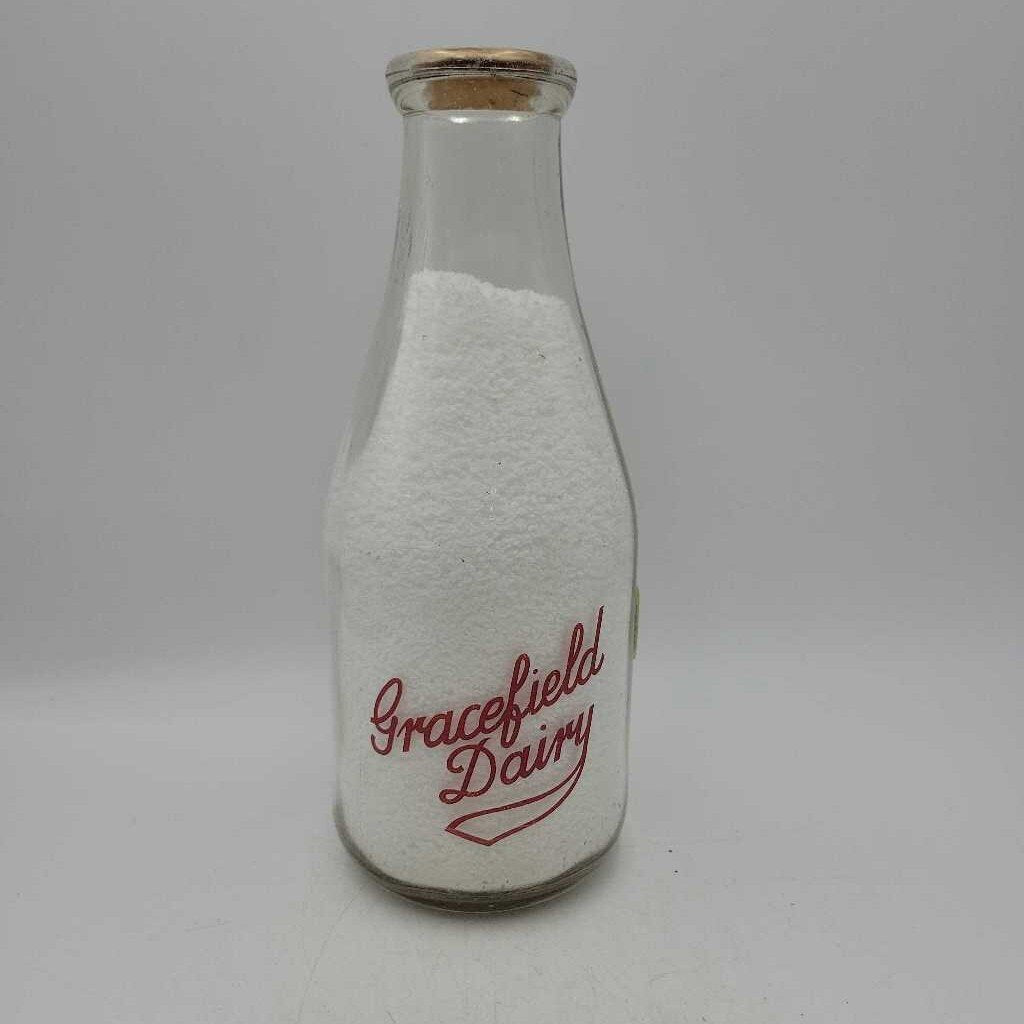 Gracefield Dairy Perth ON. Quart. War slogan Milk bottle (JEF)