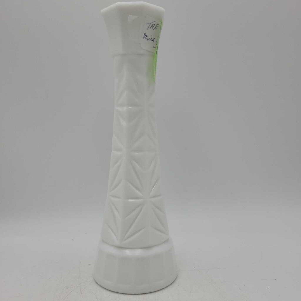 White milk glass vase (TRE)