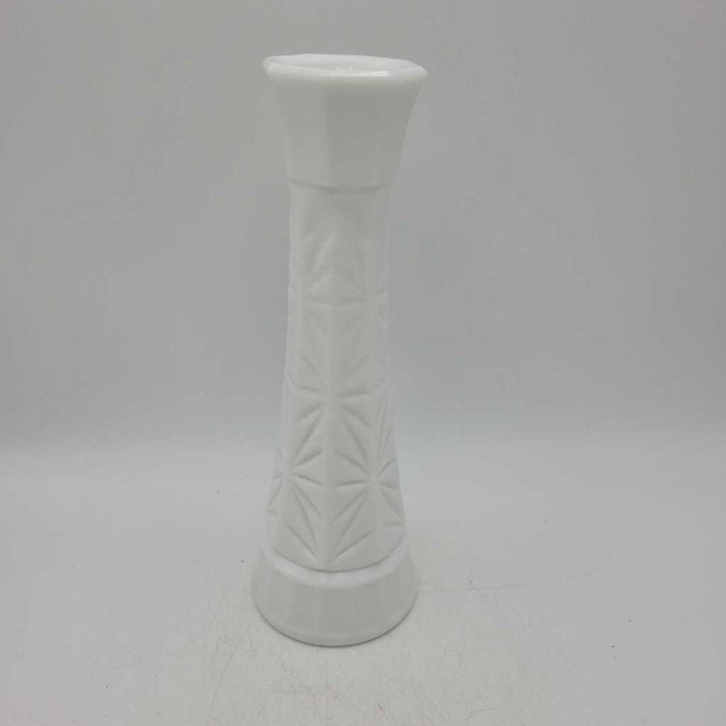 White milk glass vase (TRE)