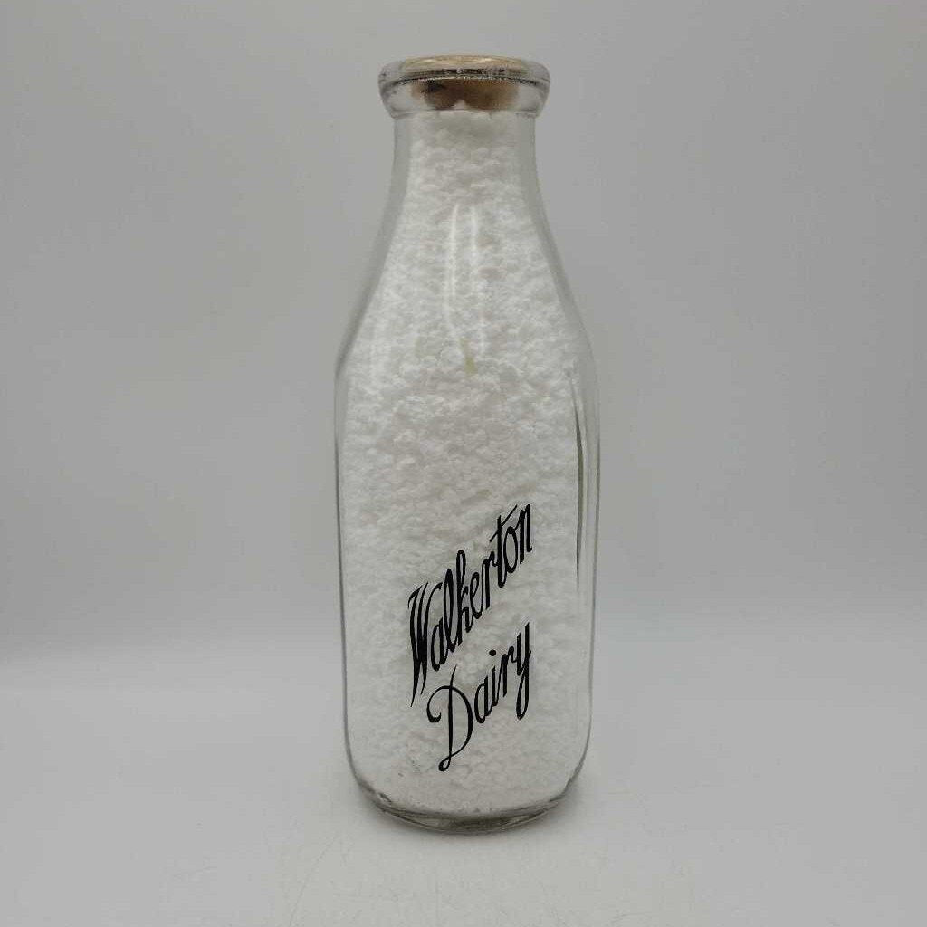Walkerton dairy Quart milk bottle (JAS)