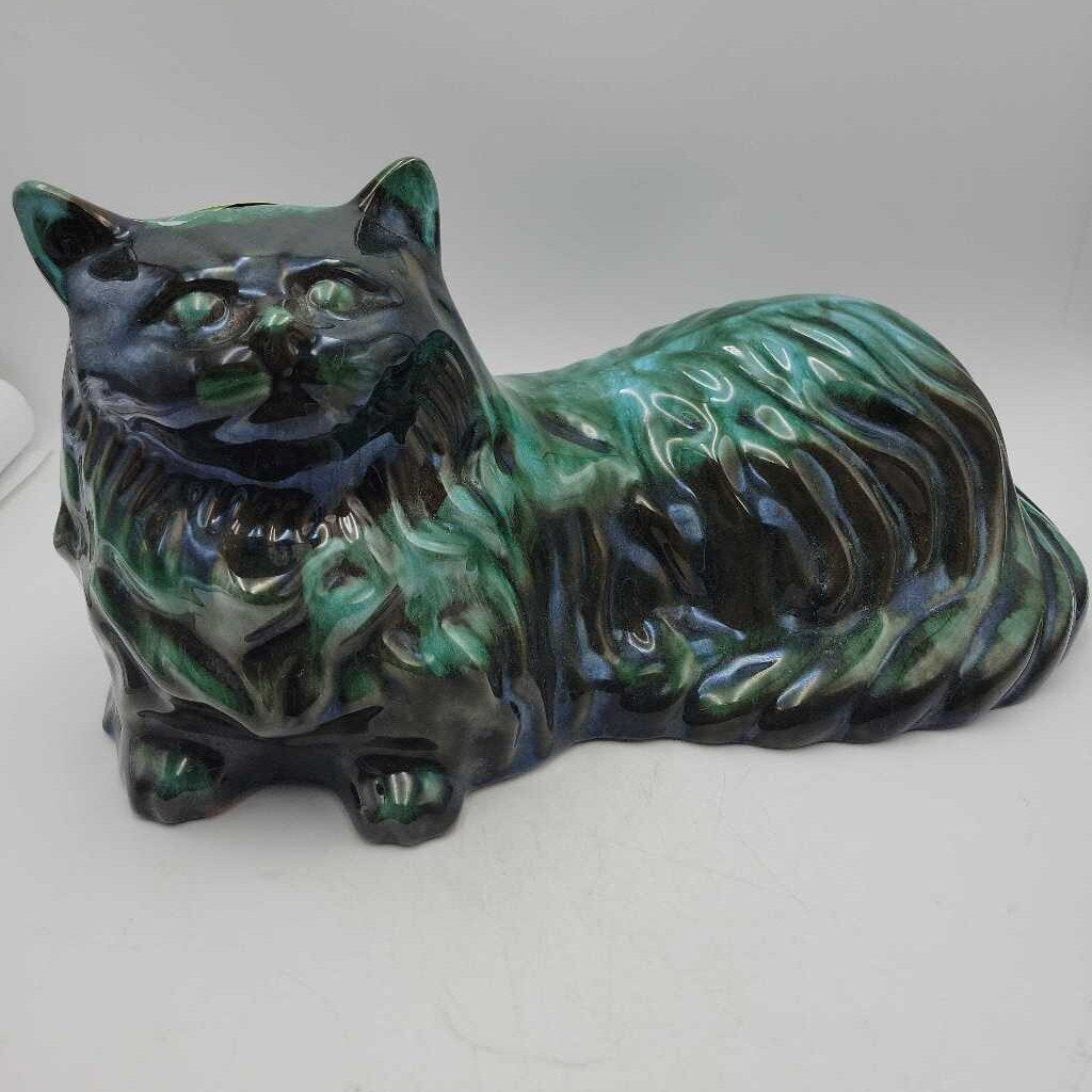 Large Blue Mountain Pottery Cat (DMG) 0322