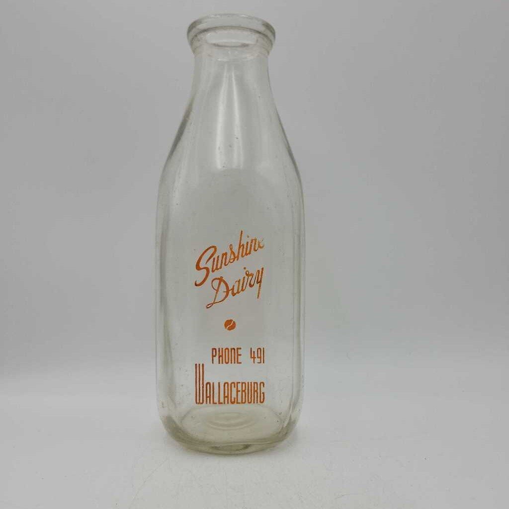 Sunshine Dairy Wallaceburg Quart Milk bottle (YVO) 506