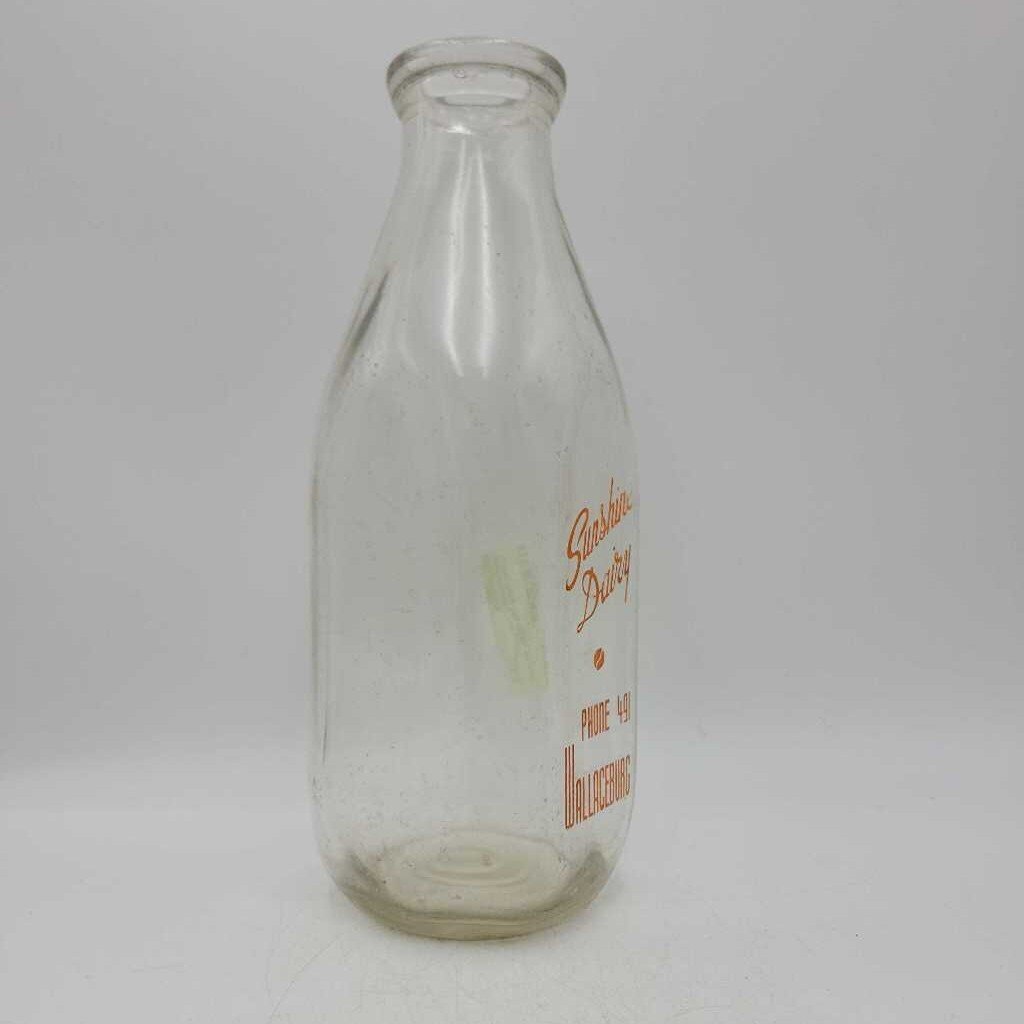 Sunshine Dairy Wallaceburg Quart Milk bottle (YVO) 506