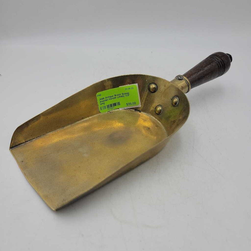 Antique Brass Scoop wooden Handle (JH49)
