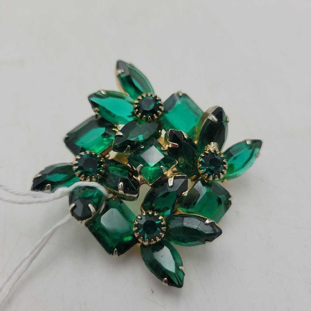 Green brooch (LIND)