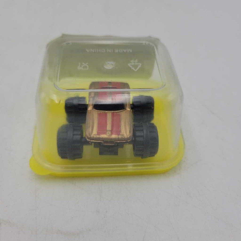 Vintage MICRO MACHINES Galoob 1963 Chevy Corvette (JAT)