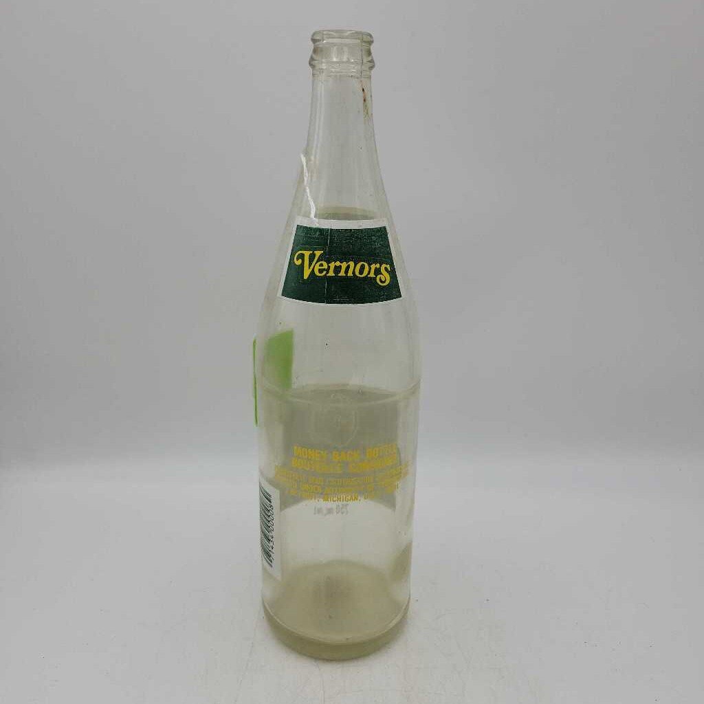 Vernors Pop Soda Bottle Quart (DEB)