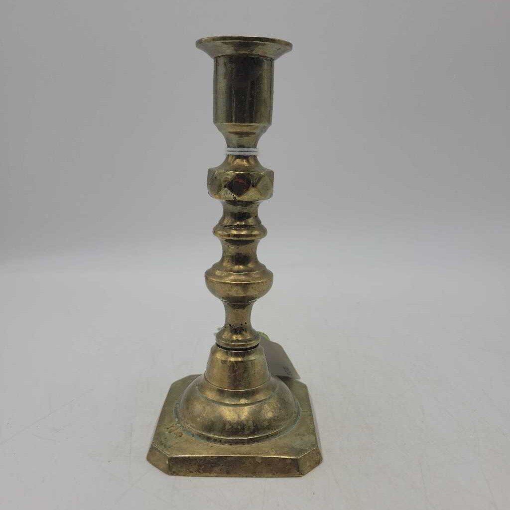 Brass candlestick (WIL)